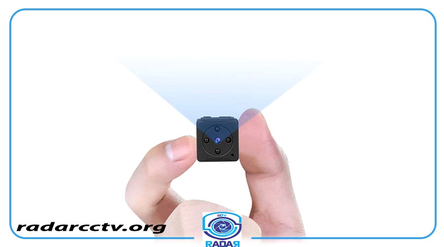 نوعی دوربین کوچک که فردی آن را گرفته است