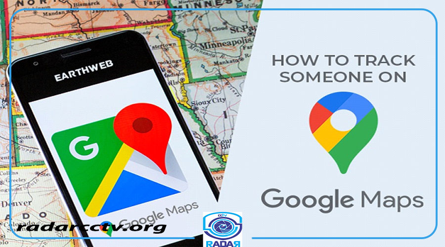 تلفن همراهی که عکس برنامه گوگل مپ روی آن است و سمتی دیگر نماید خود نرم افزار google map