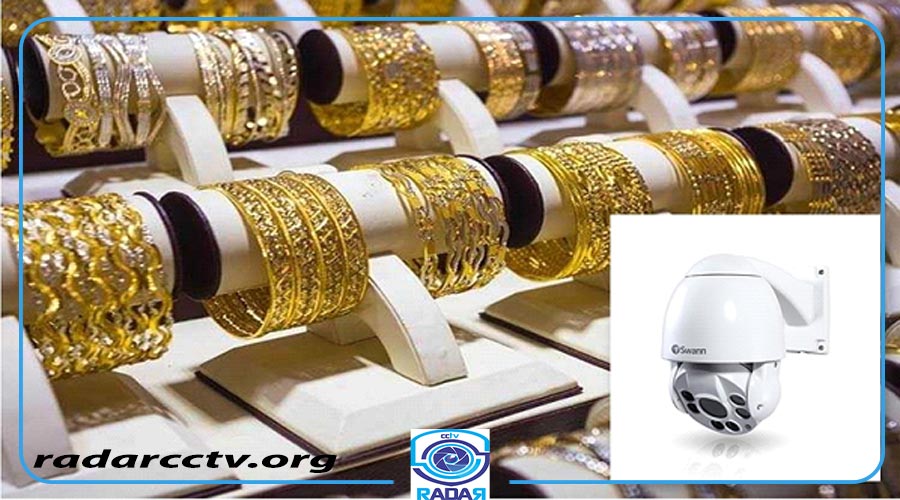 دستبند های طلافروشی که در کنار آن نوعی دوربین است